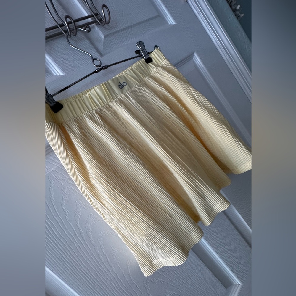 Alo Micro Plisse Tennis Skirt Limited Edition Lemon Ice Color sz S - Picture 6 of 14